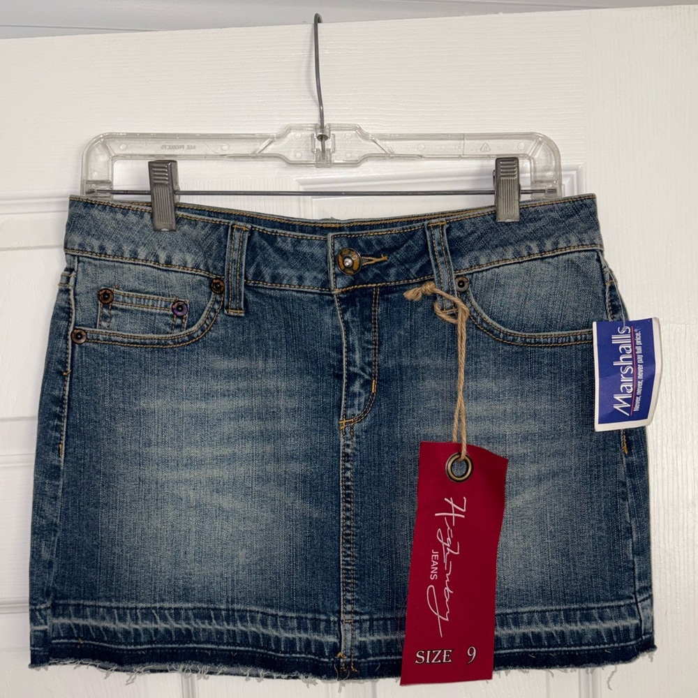 NWT WOMEN’S PREPPY HIGHWAY JEANS DENIM JEAN SKIRT RAW HEM MEDIUM WASH SIZE 9